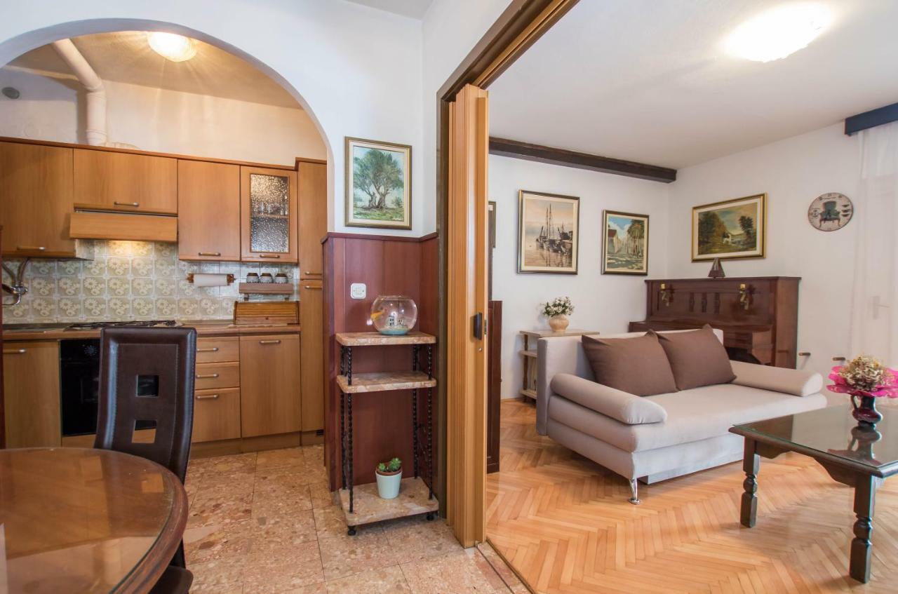 Apartment Cherie Трогір Екстер'єр фото