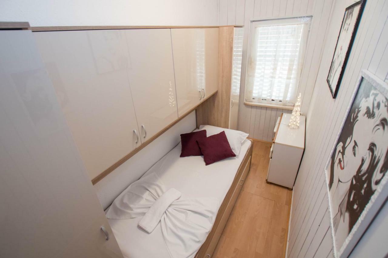 Apartment Cherie Трогір Екстер'єр фото