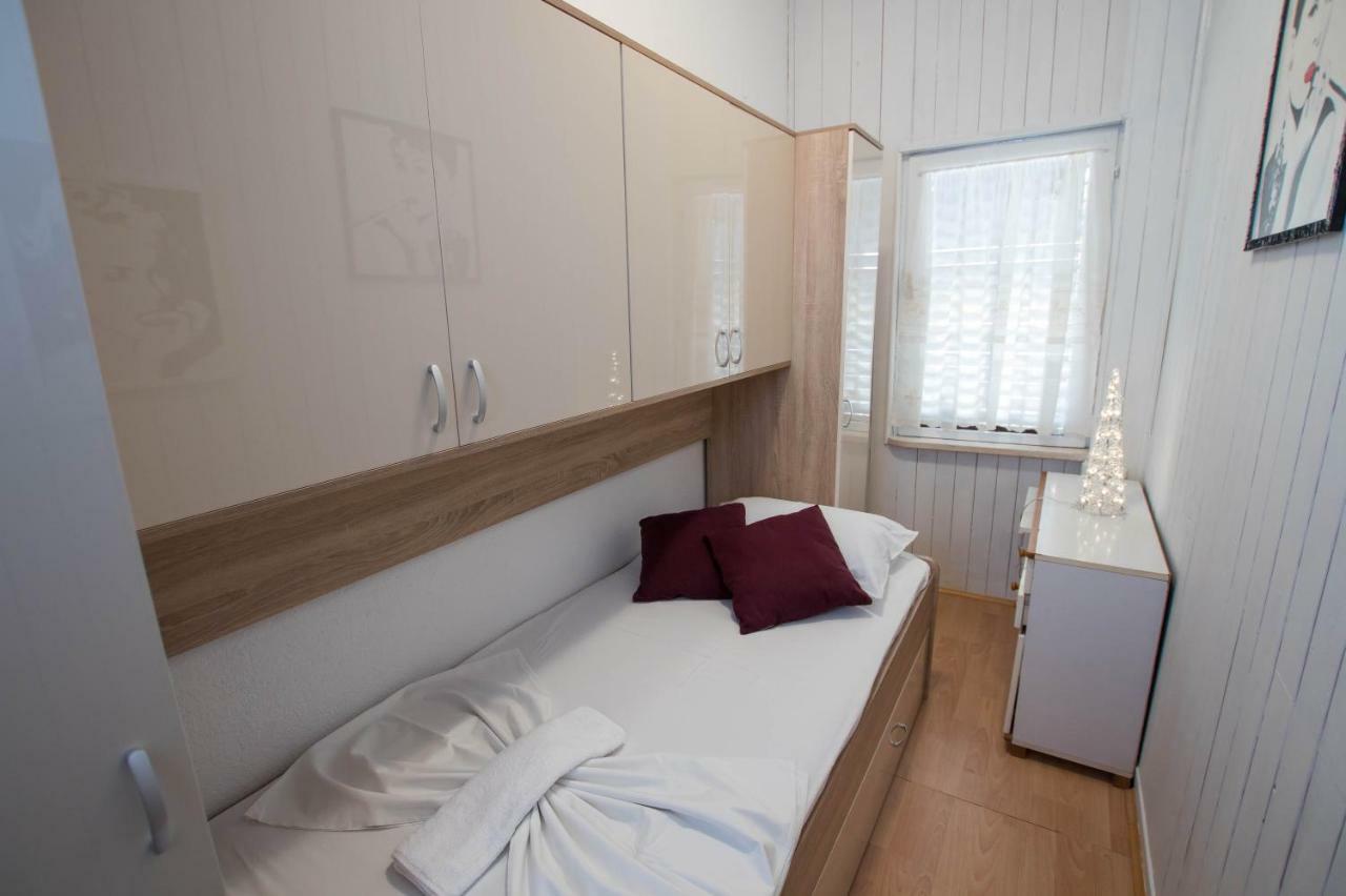 Apartment Cherie Трогір Екстер'єр фото